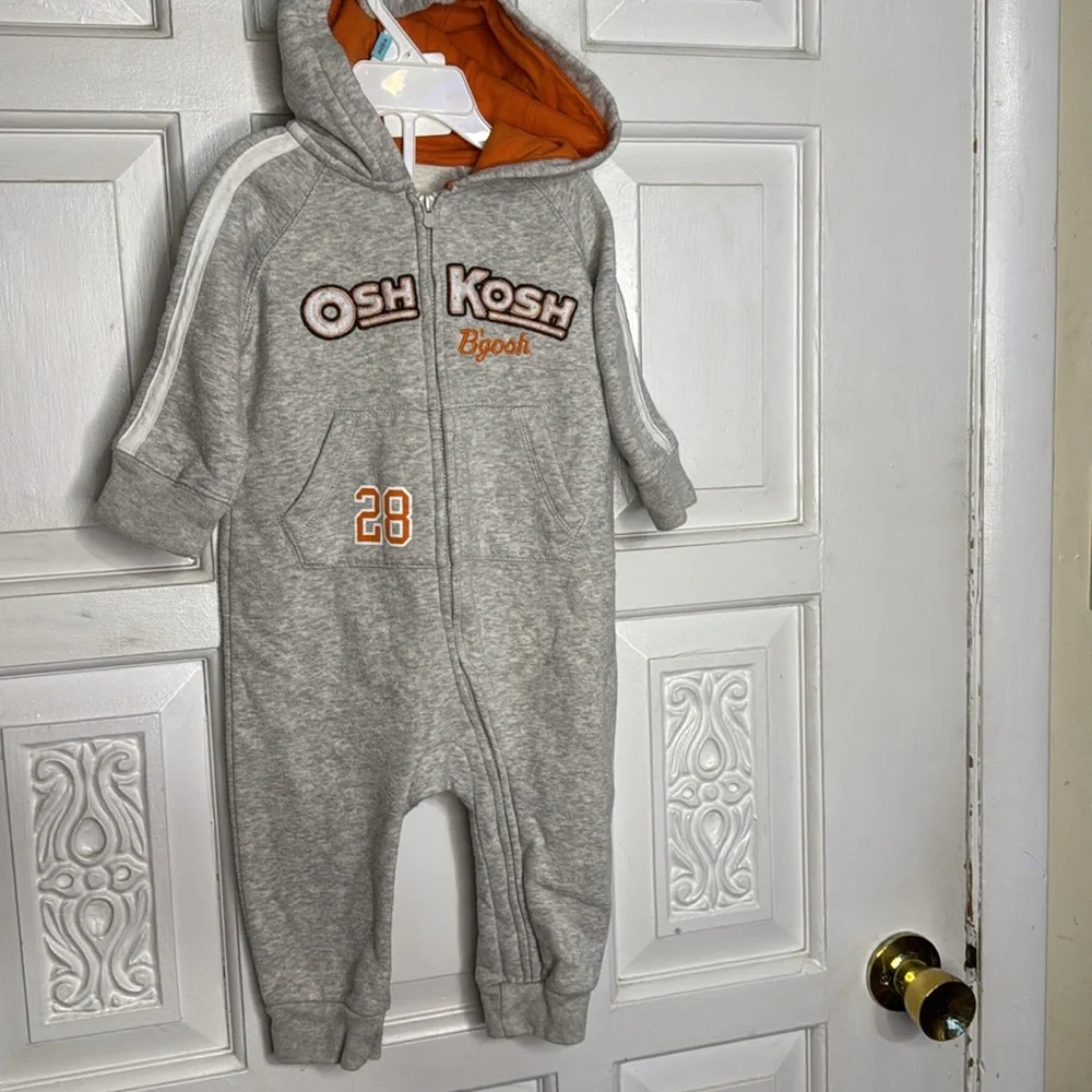 Osh Kosh B’Gosh One Piece Zipper Front Hooded Jumpsuit Size 12 Months